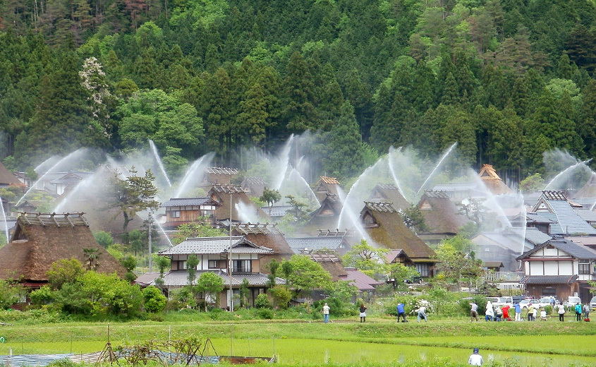 Miyama’s Thatched Village Water Hose Festival